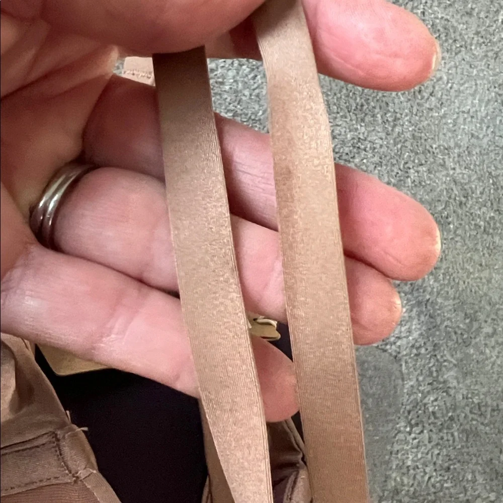 NWT Skims Weightless Scoop Bra Sienna, 32C - Picture 9 of 10